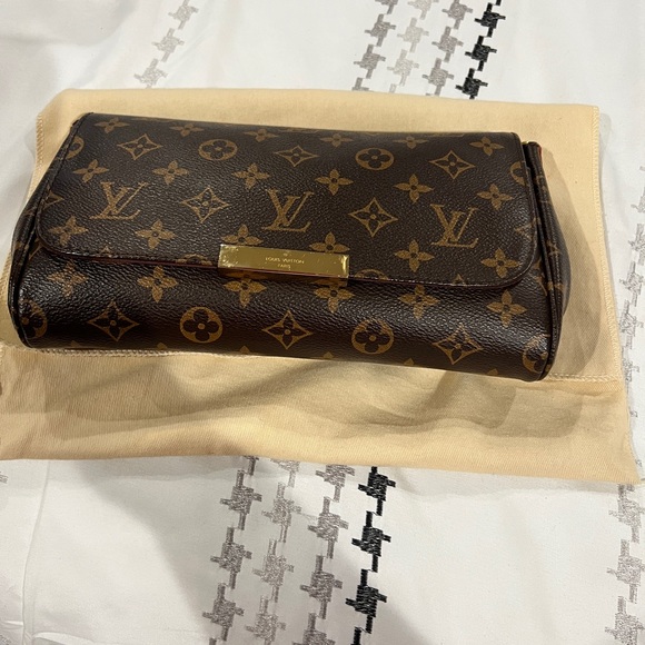 Louis Vuitton Handbags - Authentic Louis Vuitton Monogram Favorite MM